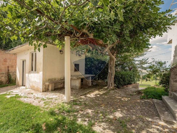 casa indipendente in vendita a Montecarotto