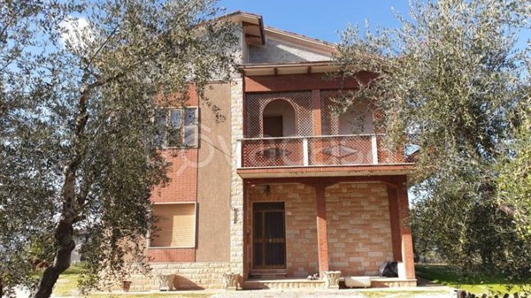 casa indipendente in vendita a Montecarotto