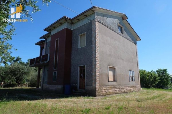 casa indipendente in vendita a Montecarotto