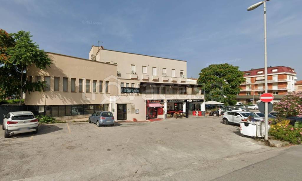 negozio in vendita a Montemarciano in zona Marina