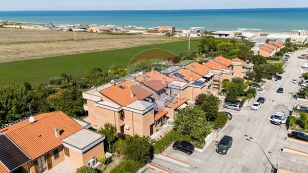 appartamento in vendita a Montemarciano in zona Marina