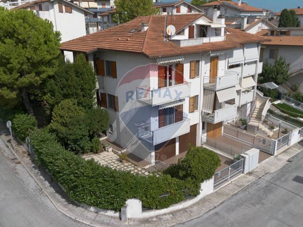 casa semindipendente in vendita a Montemarciano in zona Marina