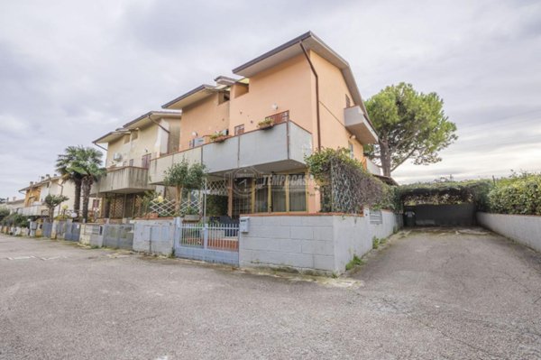 appartamento in vendita a Montemarciano in zona Marina