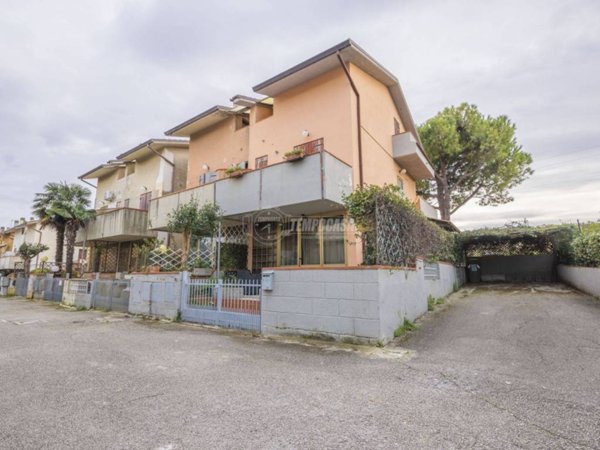 appartamento in vendita a Montemarciano in zona Marina