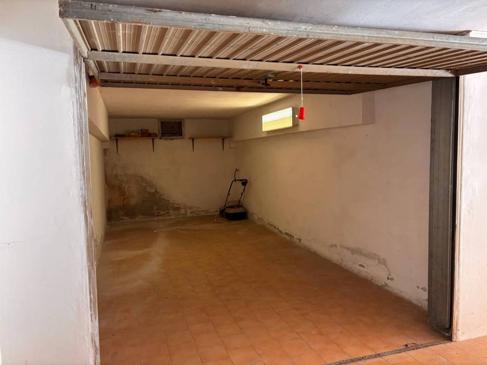 locale di sgombero in vendita a Montemarciano in zona Marina