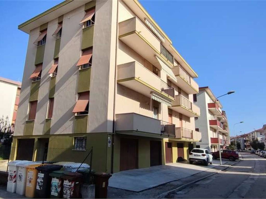 appartamento in vendita a Montemarciano in zona Marina