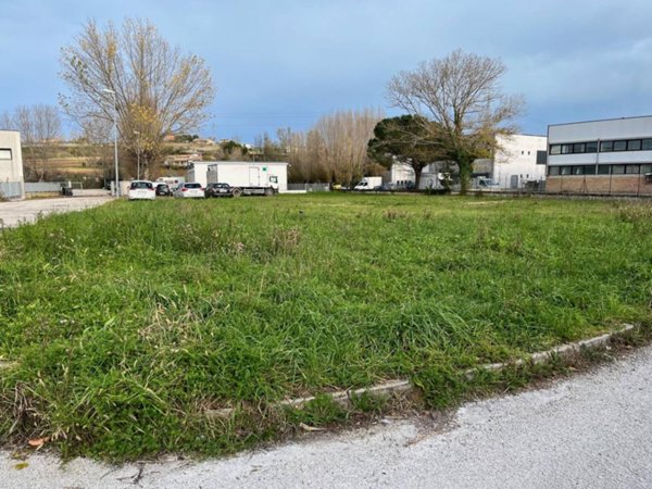 terreno edificabile in vendita a Montemarciano in zona Marina