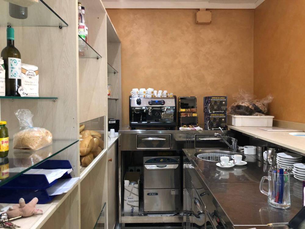 negozio in vendita a Montemarciano in zona Marina