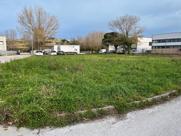 terreno edificabile in vendita a Montemarciano in zona Marina
