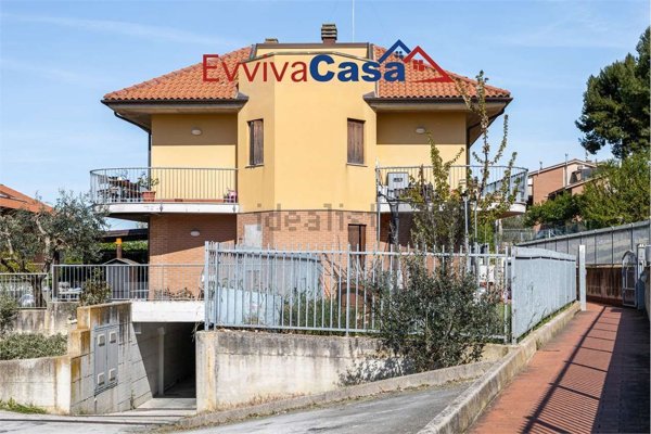 appartamento in vendita a Montemarciano in zona Marina
