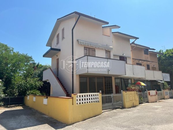 appartamento in vendita a Montemarciano in zona Marina