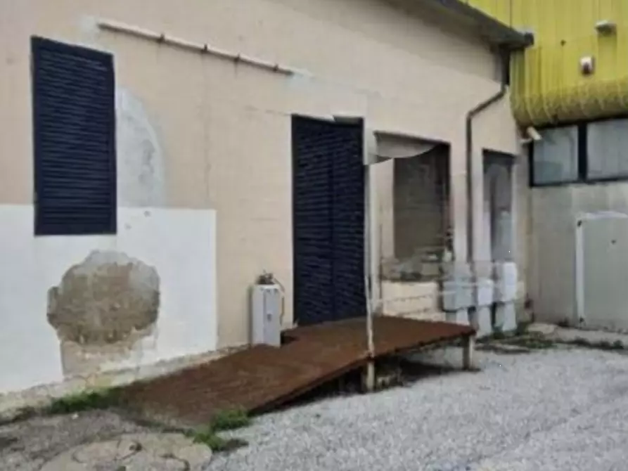 locale di sgombero in vendita a Montemarciano in zona Marina