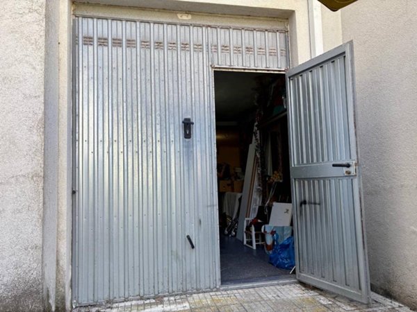 locale di sgombero in vendita a Montemarciano in zona Marina