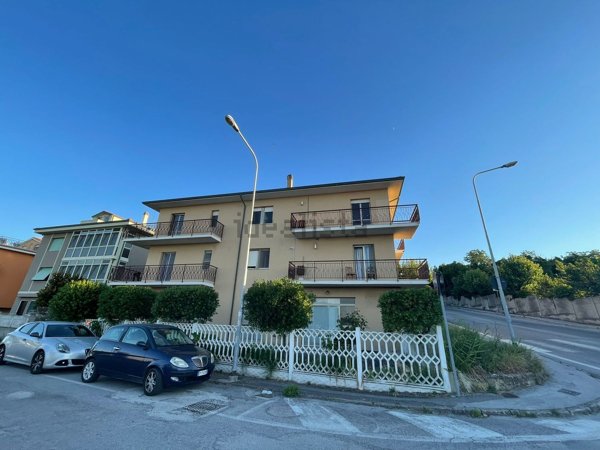 appartamento in vendita a Montemarciano in zona Marina