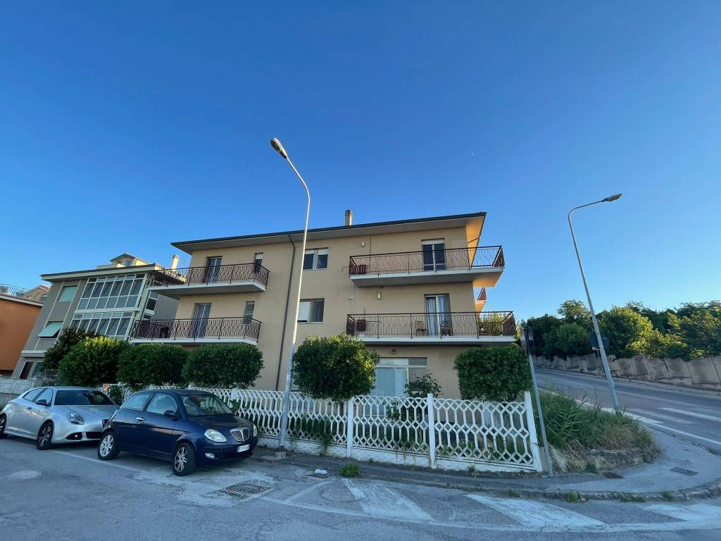 appartamento in vendita a Montemarciano in zona Marina