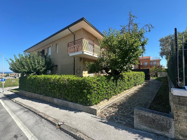 appartamento in vendita a Montemarciano in zona Marina