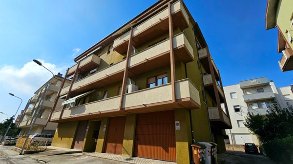 appartamento in vendita a Montemarciano in zona Marina