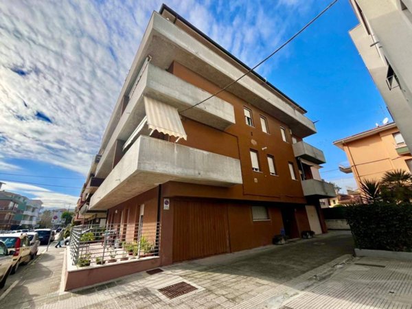 appartamento in vendita a Montemarciano in zona Marina