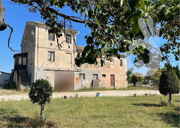 casale in vendita a Montemarciano in zona Gabella