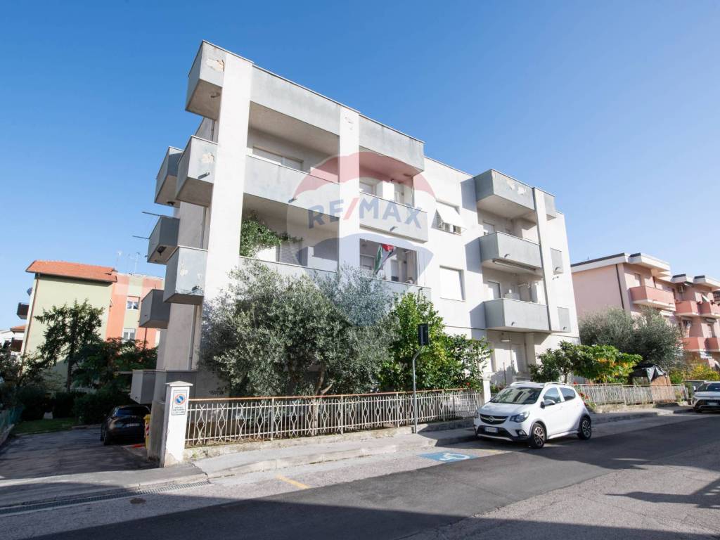 appartamento in vendita a Montemarciano in zona Marina