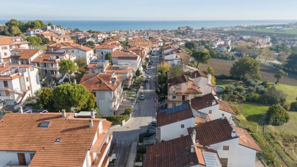 appartamento in vendita a Montemarciano in zona Marina