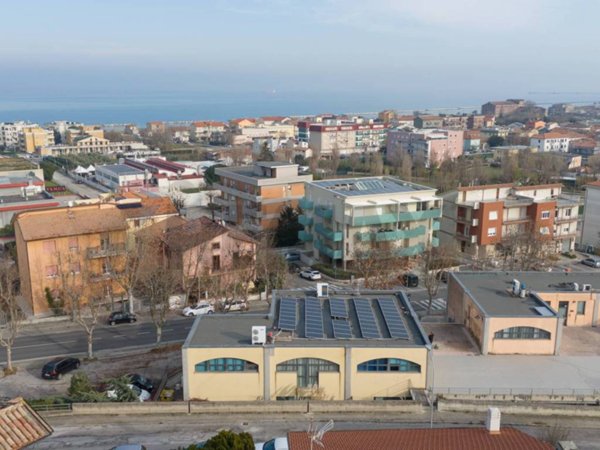 ufficio in vendita a Montemarciano in zona Marina