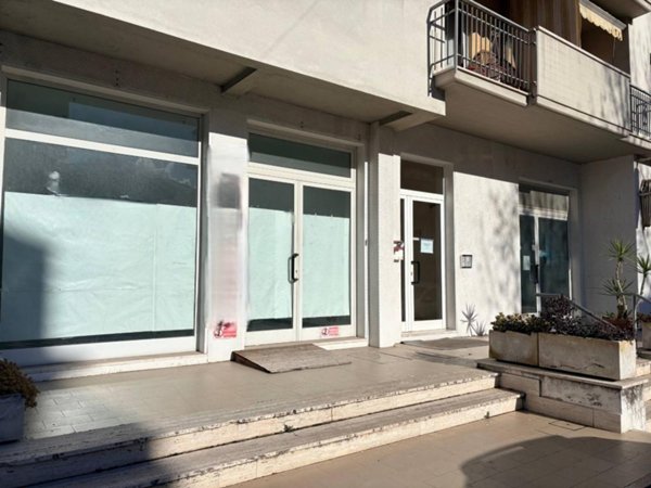 locale commerciale in vendita a Montemarciano in zona Marina