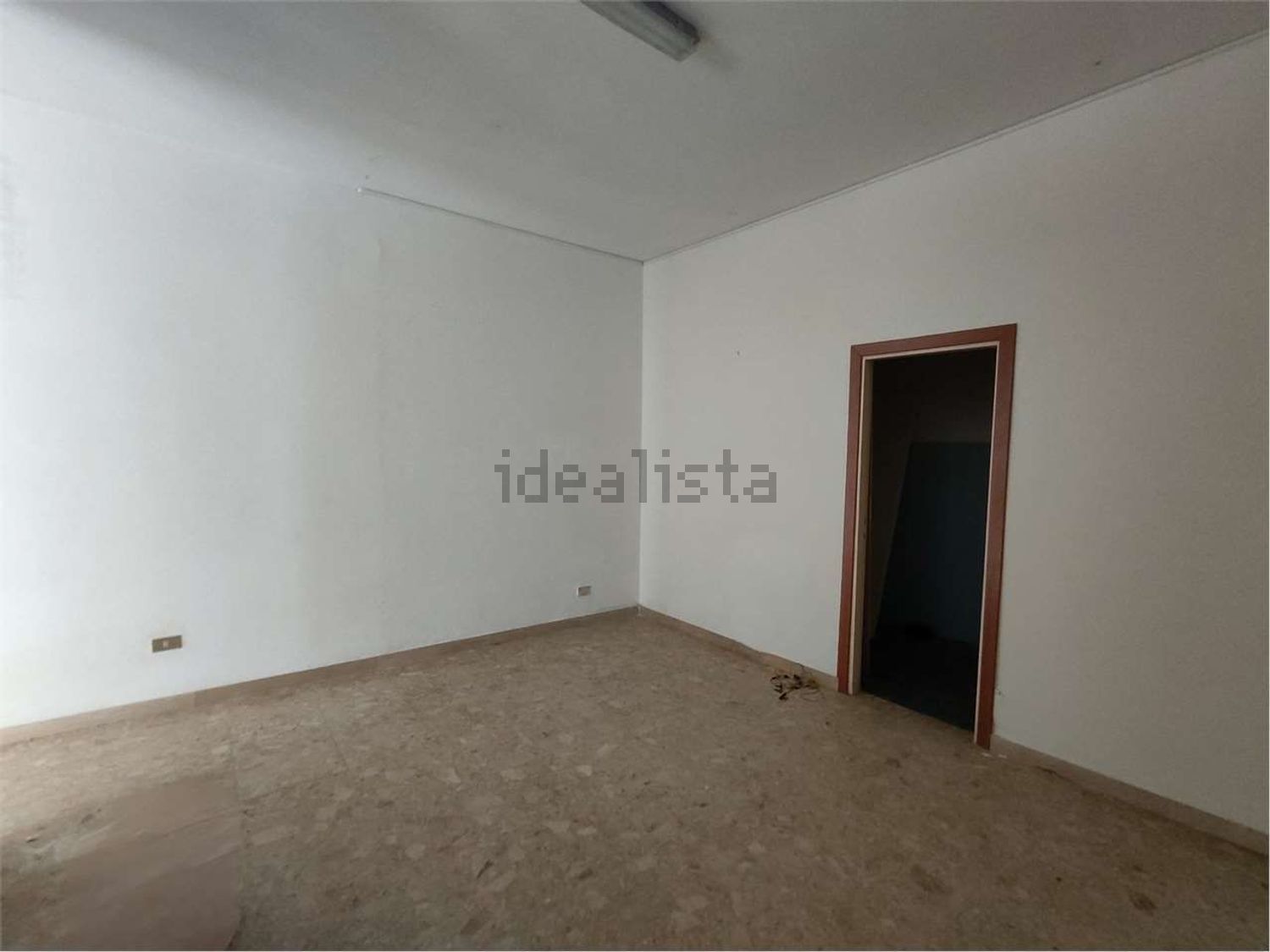 locale commerciale in vendita a Montemarciano in zona Marina