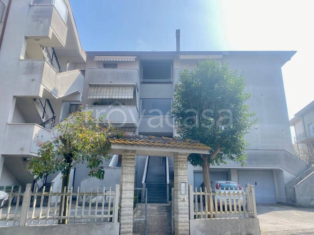 appartamento in vendita a Montemarciano in zona Marina