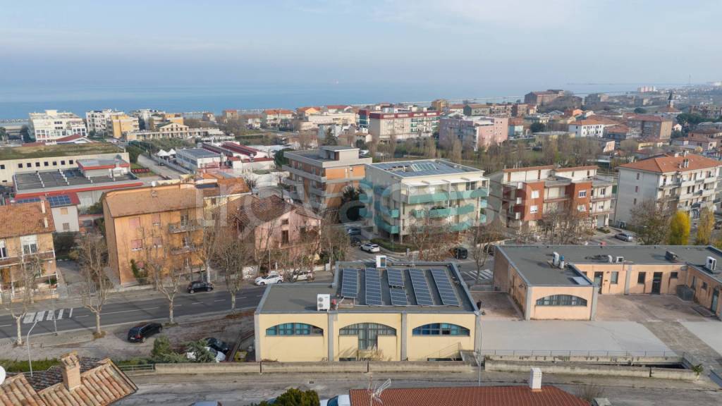 ufficio in vendita a Montemarciano in zona Marina