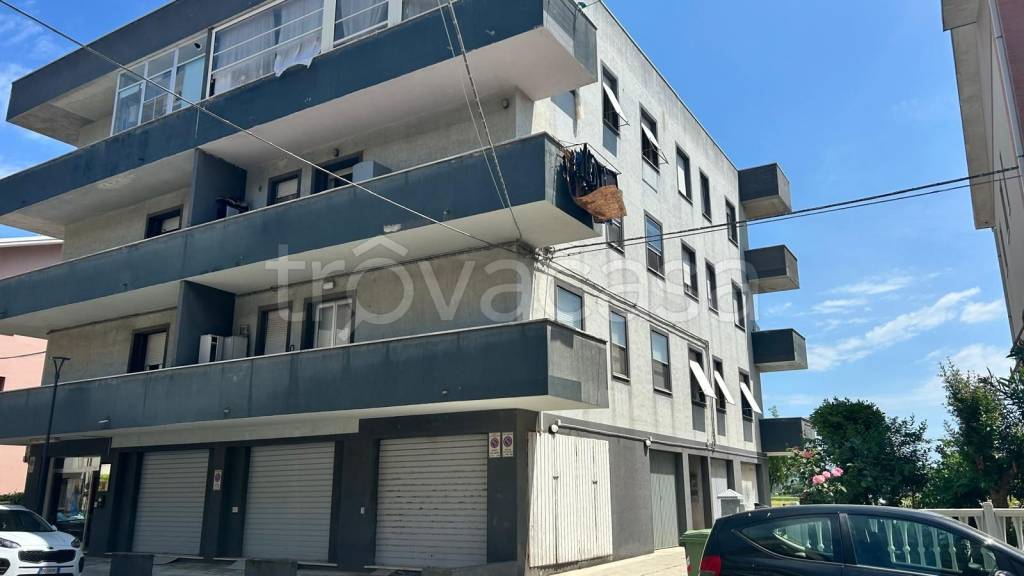 appartamento in vendita a Montemarciano in zona Marina