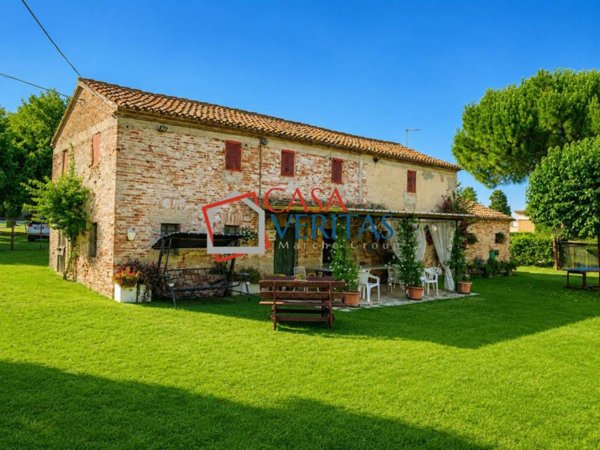 casa indipendente in vendita a Montemarciano in zona Alberici