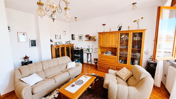 appartamento in vendita a Montemarciano in zona Marina