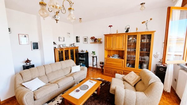 appartamento in vendita a Montemarciano in zona Marina