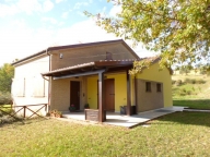 casa indipendente in vendita a Monte Roberto