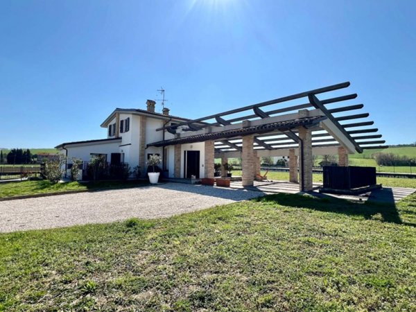 casa indipendente in vendita a Monte Roberto