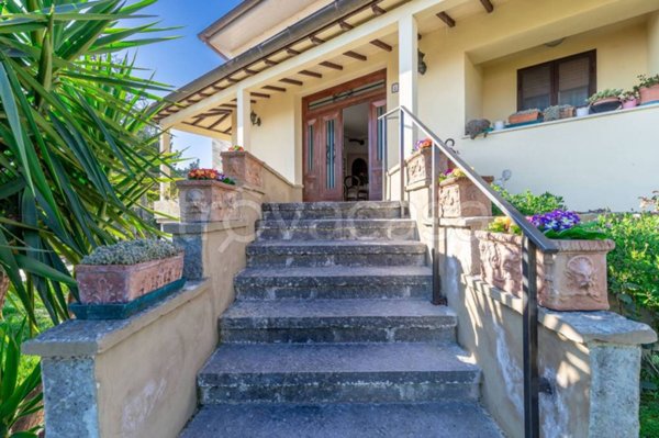 casa indipendente in vendita a Monte Roberto