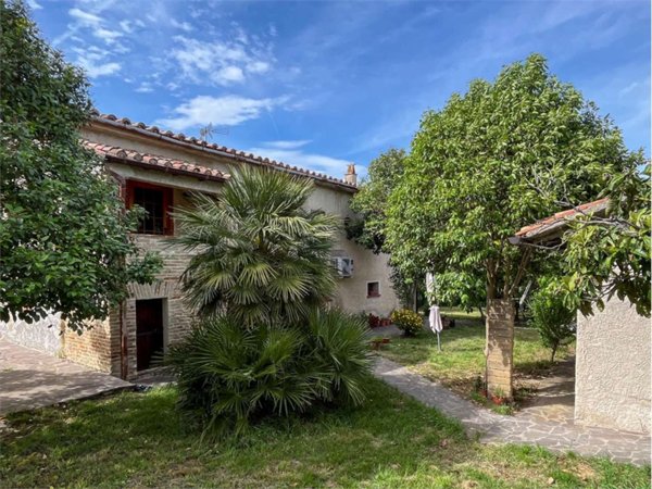 casa indipendente in vendita a Monte Roberto