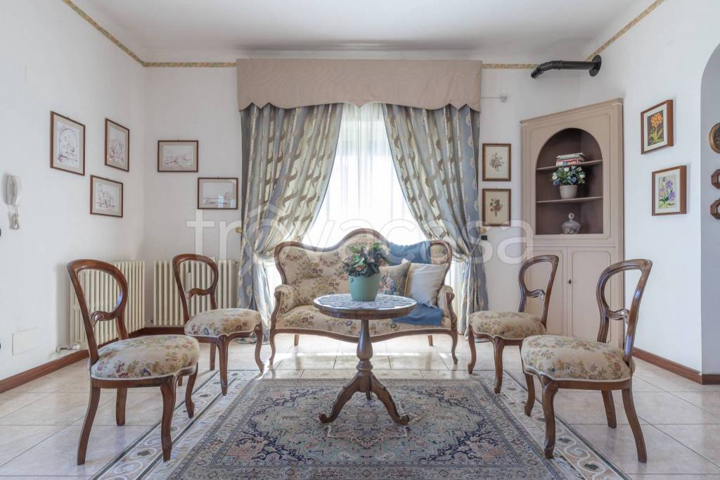casa indipendente in vendita a Monte Roberto