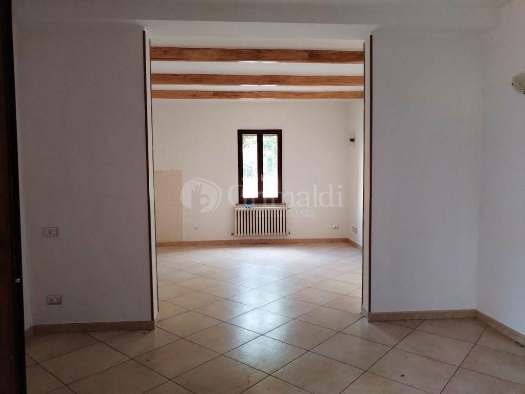 appartamento in vendita a Monte Roberto in zona Pianello Vallesina
