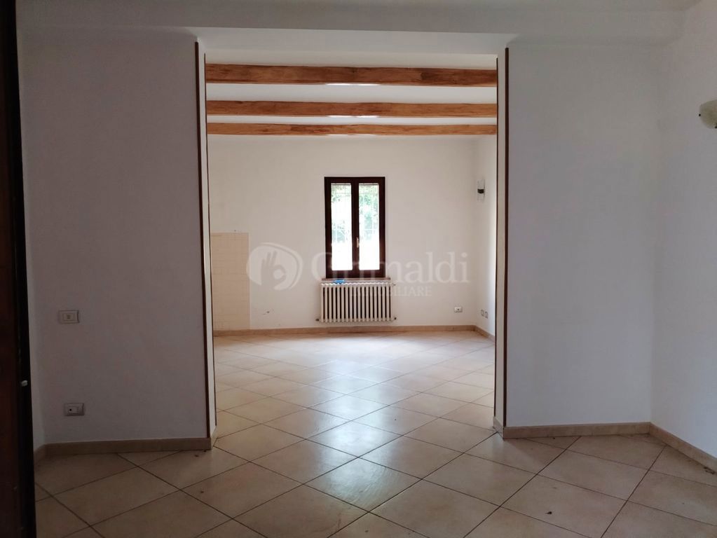 appartamento in vendita a Monte Roberto in zona Pianello Vallesina