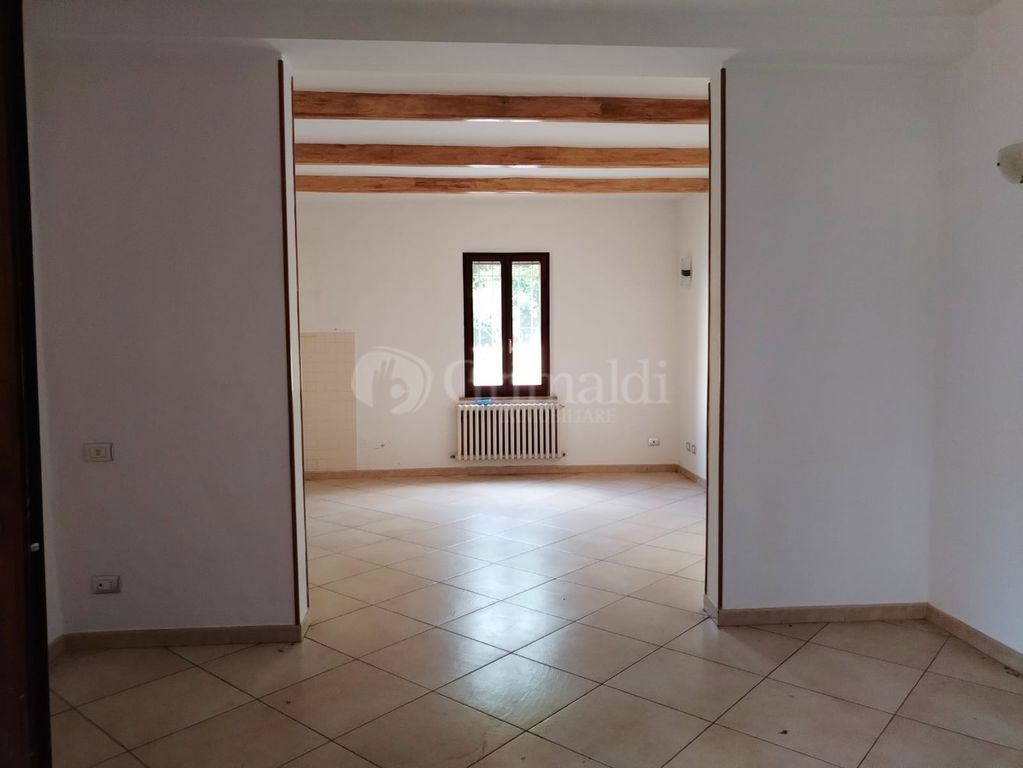 appartamento in vendita a Monte Roberto in zona Pianello Vallesina