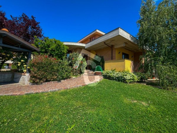 casa indipendente in vendita a Monte Roberto in zona Pianello Vallesina