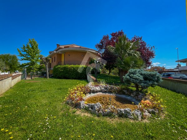 casa indipendente in vendita a Monte Roberto in zona Pianello Vallesina