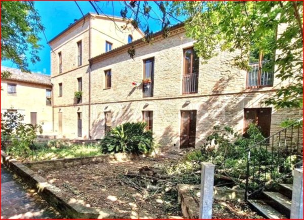 appartamento in vendita a Monte Roberto in zona Pianello Vallesina