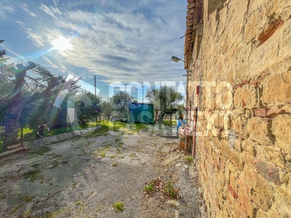 casa indipendente in vendita a Monte Roberto