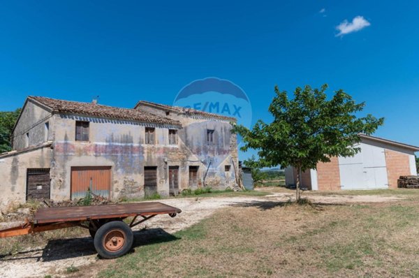 casale in vendita a Monte Roberto in zona Pianello Vallesina