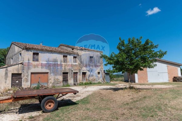 casale in vendita a Monte Roberto in zona Pianello Vallesina