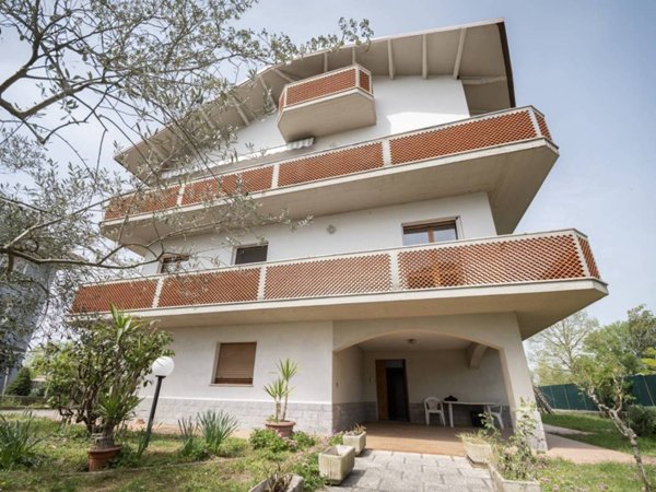 casa indipendente in vendita a Monte Roberto in zona Pianello Vallesina