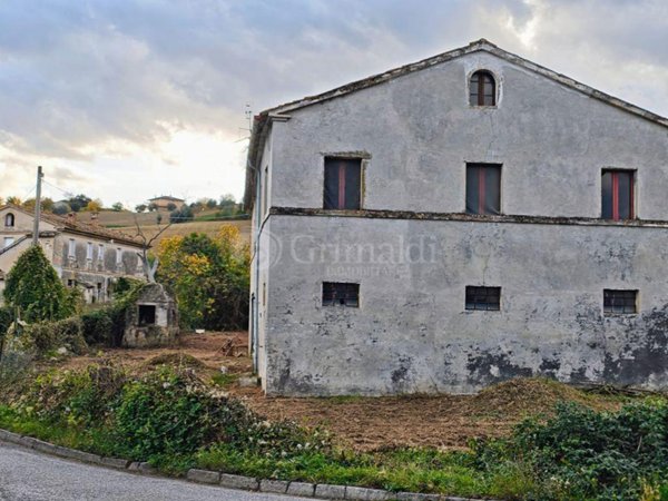 casale in vendita a Monte Roberto in zona Pianello Vallesina